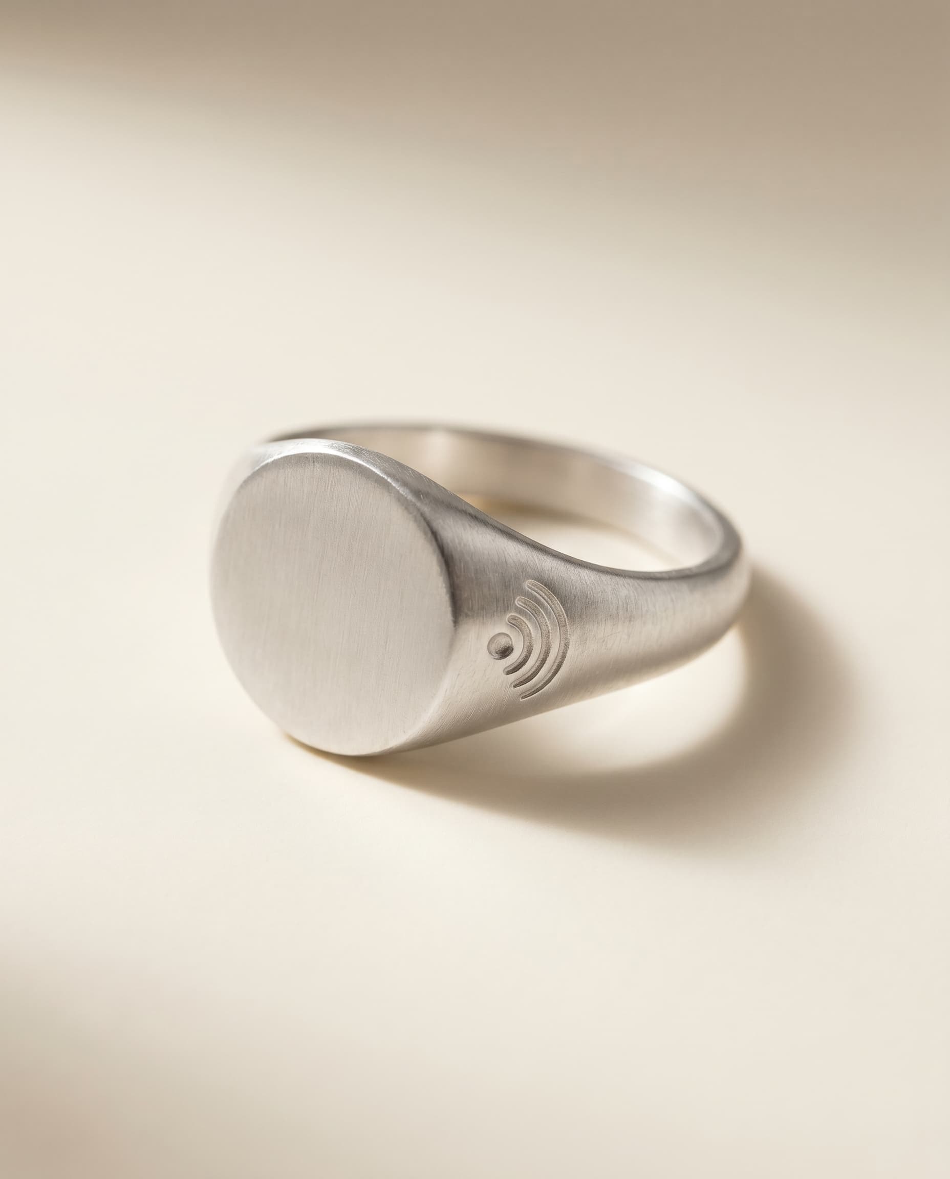 Pristine Signet — Cast signet. Funds 45 kg of cleanup.